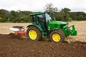 John Deere 5 R mit Pflug John Deere 5 R mit Pflug