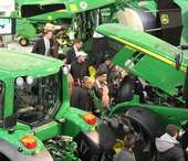 John Deere 7R auf der Austro Agrar 2011 in Tulln � RWA