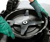 John Deere Rasenroboter Pflege © John Deere John Deere Rasenroboter Pflege © John Deere