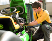 Wir warten und reparieren Ihre Gartenger�te wie Rasentraktor  Rasenm�her und Rasenroboter! � RWA