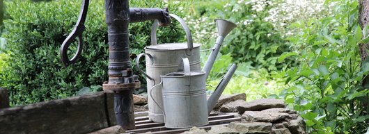 Gartenbrunnen mit Gie�kanne � RWA