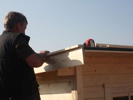 Blockbohlenhaus Blenden montieren � Weka-Holzbau